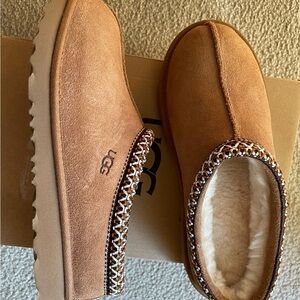 UGG slipper slides. New. Tasman ii